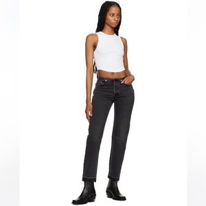 BNWT Aritzia Levi’s 501 high-waisted jeans. Size 28
